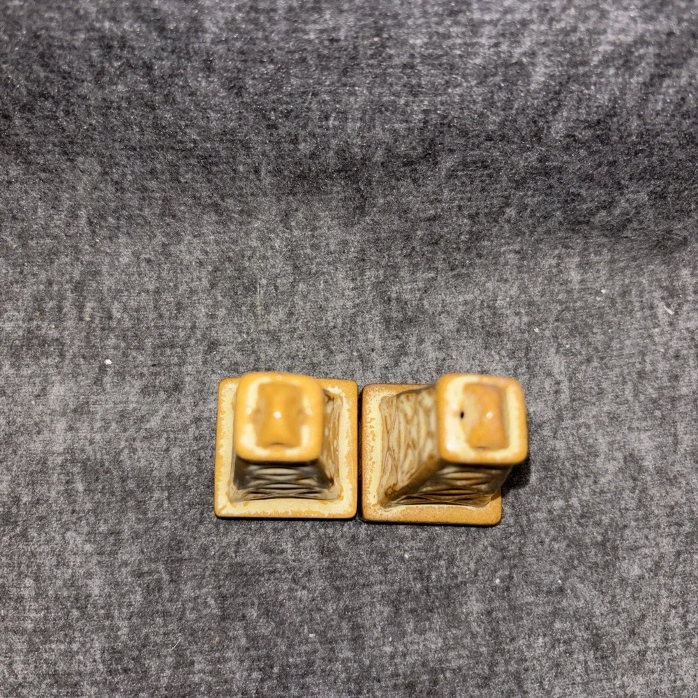 Vintage Frankoma Pottery Salt And‎ Pepper Shakers Oil Rigs Brown Tan No Corks